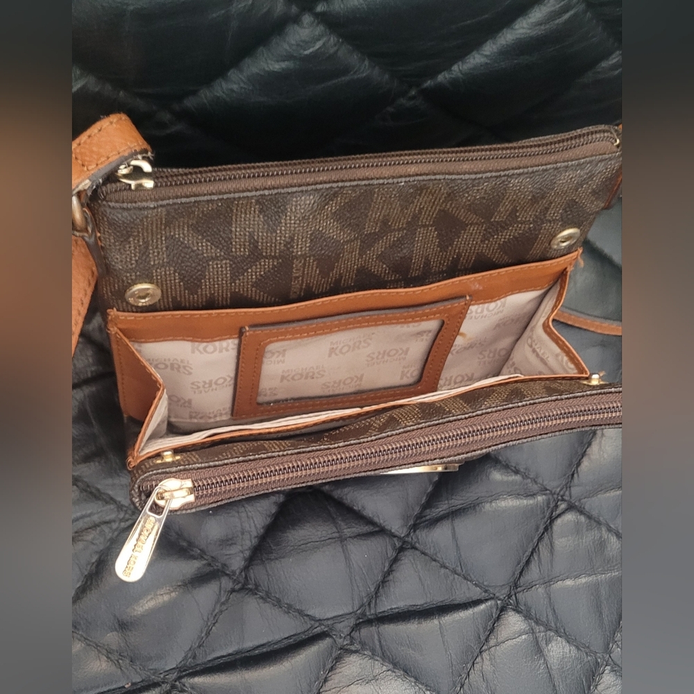 Michael Kors Fulton Crossbody Wallet Purse Dark Brown w/Gold - Picture 4 of 8